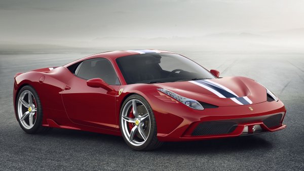 Но върхът несъмнено е в 458 Speciale и Aperta. Тук обемът е 4497 куб. см, мощността - 597 коня (при 9000 оборота в минута!), а въртящият момент - 540 нютонметра. Ускорението от 0 до 100 км/ч отнема точно 3 секунди, а максималната скорост е 325 км/ч. Литровата мощност от 134 коня го прави най-мощния серийно произвеждан атмосферен двигател. В конкурса Международен двигател на годината е печелил цели осем пъти. 

Произвеждан: от 2001 (планиран край през 2022)
Работен обем: 4497 куб. см
Мощност: 597 к. с. 